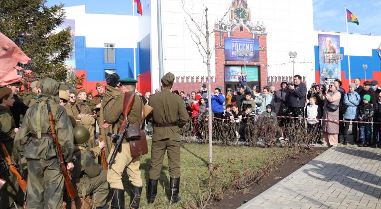 Праздничная программа ко Дню воссоединения Донецкой Народной Республики, Луганской Народной Республики, Запорожской области и Херсонской области с Российской Федерацией